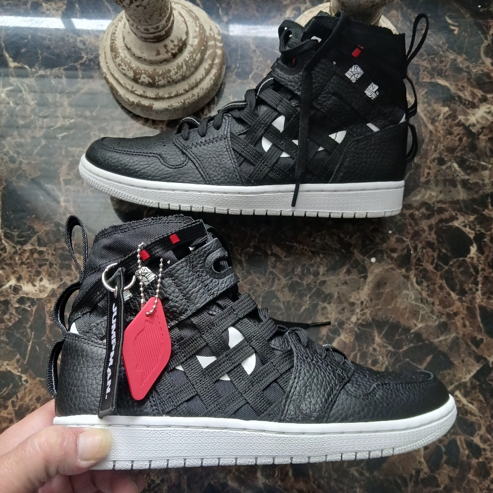 Black High-Top Sneakers Jordan 1 Cargo shoe